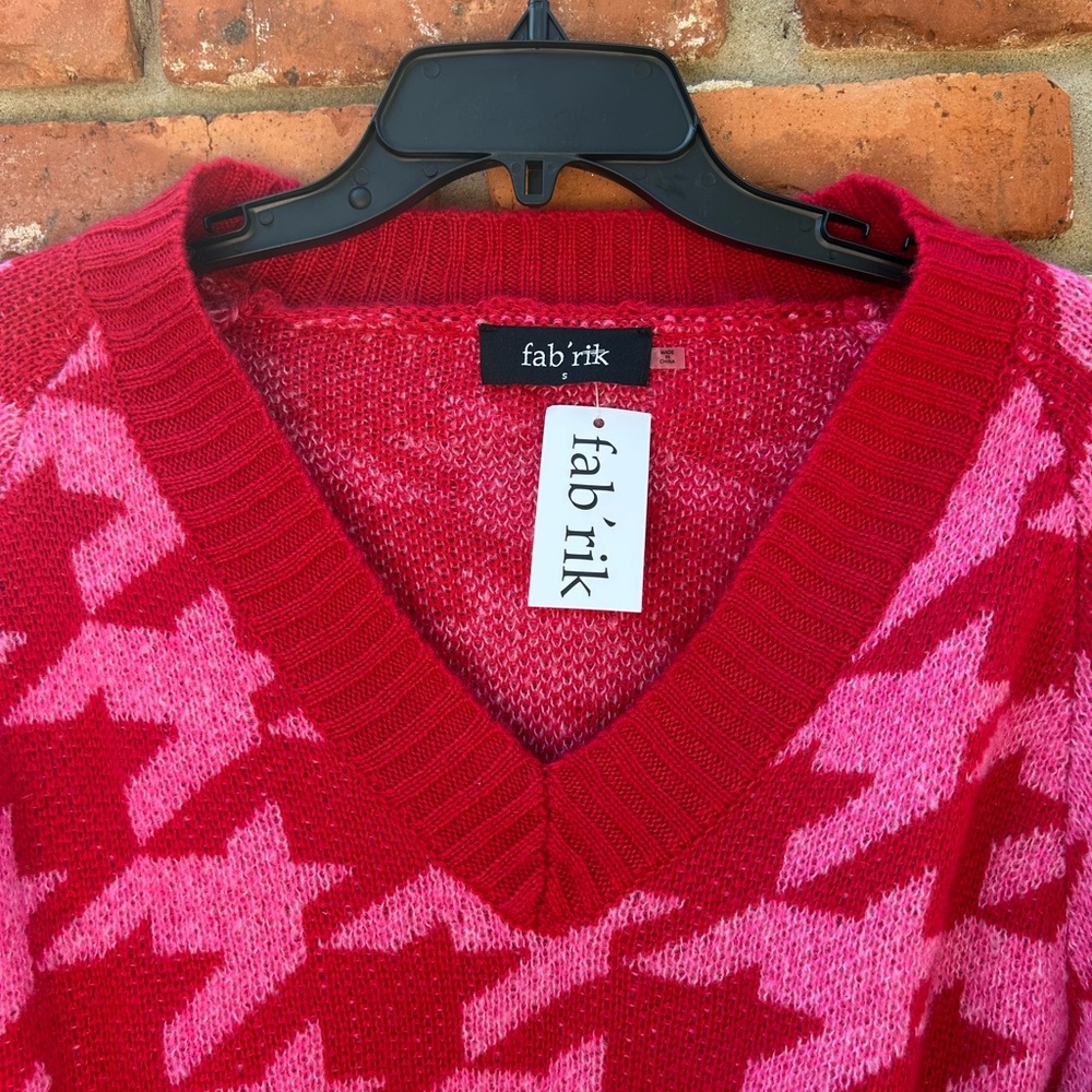 Fab'rik NWT Women's Red and Pink V-Neck Cropped Sweater Small - Picture 5 of 8